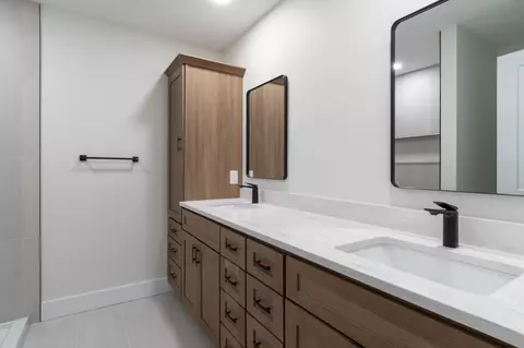 Bath - 6952 E, Richland, MI 49083 photo 3 of 4
