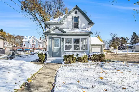 1505 Carl Breeding, Jackson, MI 49203