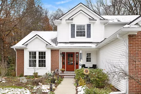 10617 Splitstone Dr E, Pinckney, MI 48169 photo 2