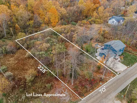V/l Pershing, South Haven, MI 49090