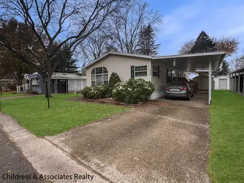5527 Goldfinch, Belmont, MI 49306