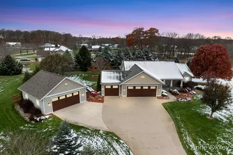 5575 Creekridge, Middleville, MI 49333