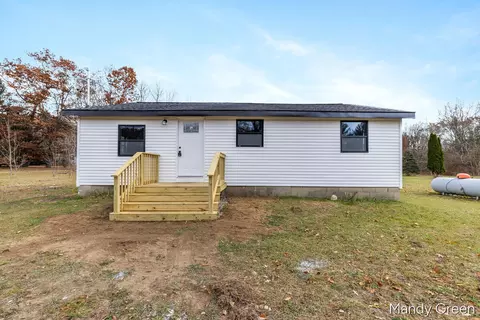 1086 Kathleen Dr, Stanton, MI 48888
