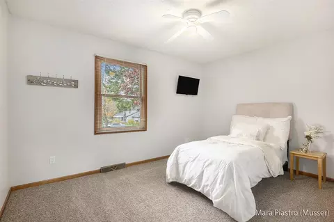Bedroom - 4159 White Pne, Dorr, MI 49323 photo 3 of 6