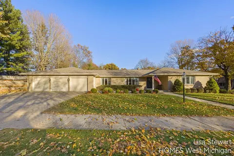 1600 Cherry Hl, Grand Rapids, MI 49505