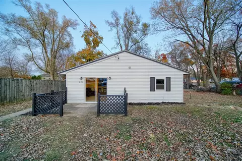 937 Longfellow, Jackson, MI 49202