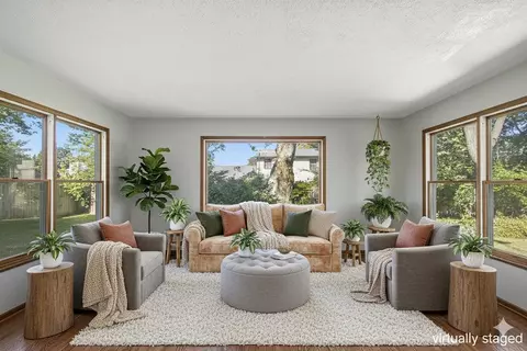 Living - 6427 Eagle Rdg, Kalamazoo, MI 49004 photo 4 of 8