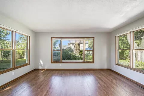 Living - 6427 Eagle Rdg, Kalamazoo, MI 49004 photo 5 of 8