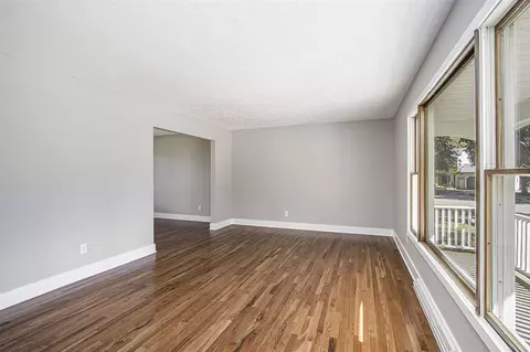 Living - 6427 Eagle Rdg, Kalamazoo, MI 49004 photo 6 of 8