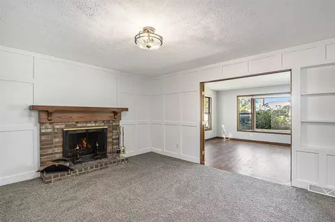 Living - 6427 Eagle Rdg, Kalamazoo, MI 49004 photo 2 of 8