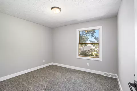 Bedroom - 6427 Eagle Rdg, Kalamazoo, MI 49004 photo 6 of 6