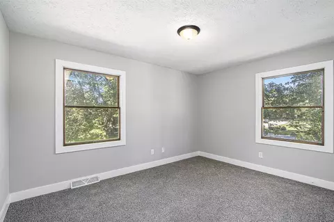 Bedroom - 6427 Eagle Rdg, Kalamazoo, MI 49004 photo 5 of 6