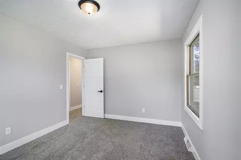 Bedroom - 6427 Eagle Rdg, Kalamazoo, MI 49004 photo 4 of 6
