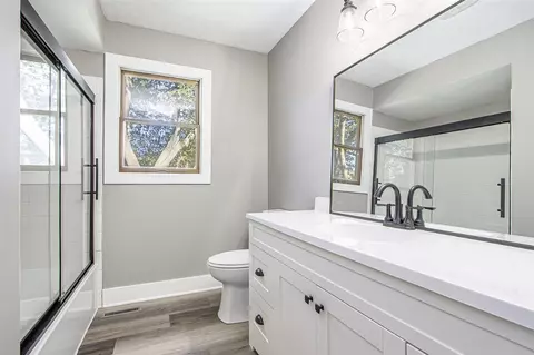 Bath - 6427 Eagle Rdg, Kalamazoo, MI 49004 photo 3 of 3