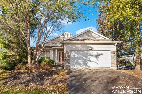 5984 Mill Pt, Kentwood, MI 49512