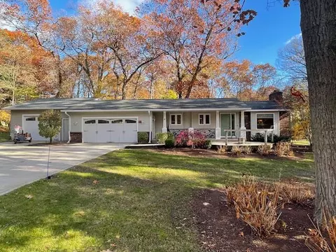 89 S Division, Holland, MI 49424