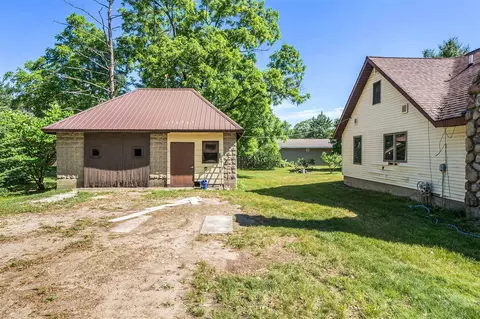Exterior - 863 E Wilcox, White Cloud, MI 49349 photo 2 of 7