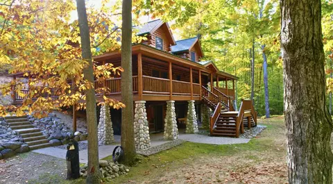 6402 Rustic Pine Trl, Alanson, MI 49706