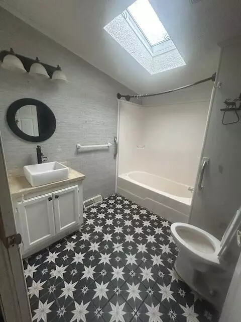 Bath - 1660 N Bard, Gladwin, MI 48624 photo 2 of 4