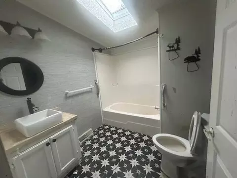 Bath - 1660 N Bard, Gladwin, MI 48624 photo 1 of 4