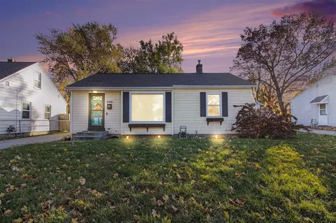 906 Kentfield, Wyoming, MI 49509