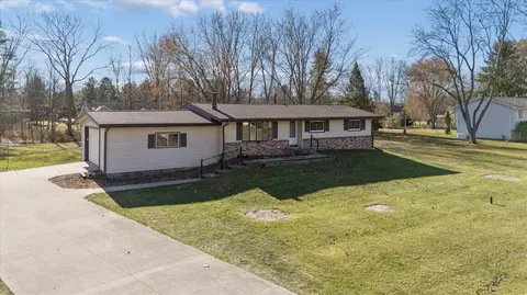 122 Edgemont, Howell, MI 48855