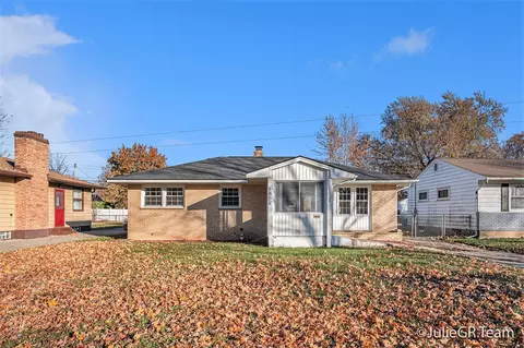 1452 Carlton, Grand Rapids, MI 49505