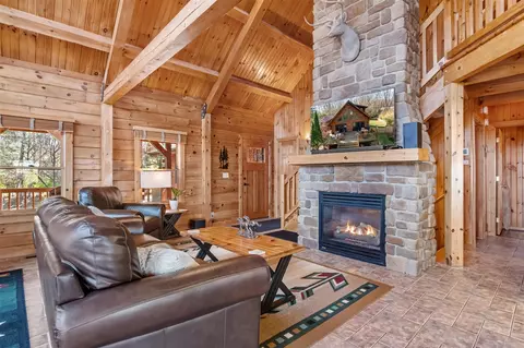 Living - 5600 Horton, Jackson, MI 49201 photo 4 of 5
