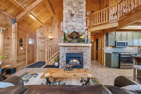 Living - 5600 Horton, Jackson, MI 49201 photo 3 of 5