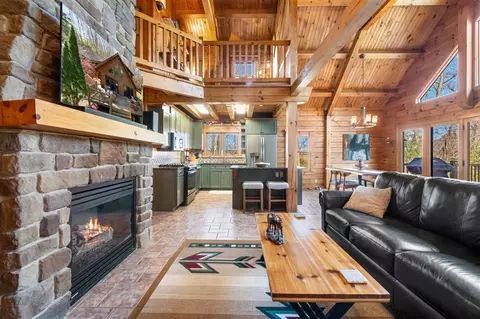 Living - 5600 Horton, Jackson, MI 49201 photo 5 of 5