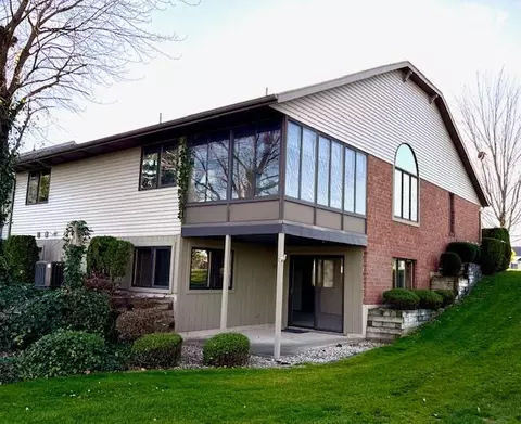 212 Parkside, Zeeland, MI 49464