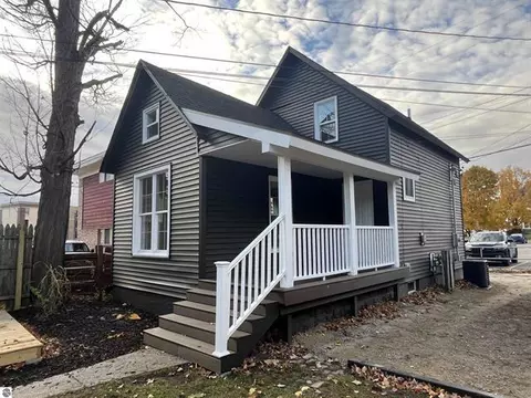 203 E 5 E Chapin, Cadillac, MI 49601