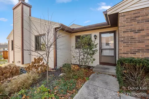 924 Amberwood W, Byron Center, MI 49315