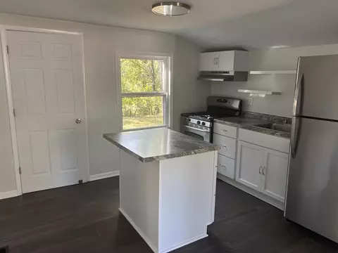 Kitchen - 135 Peacock, Jackson, MI 49202 photo 2 of 2