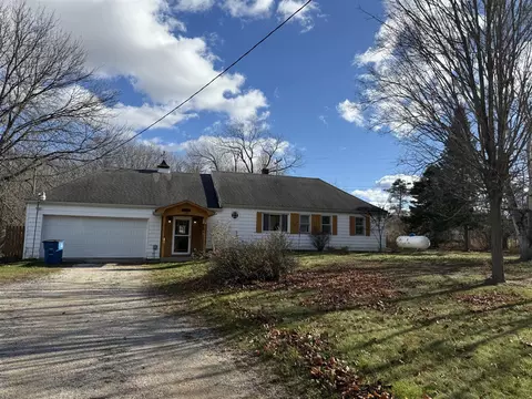 11355 Battle Crk, Bellevue, MI 49021