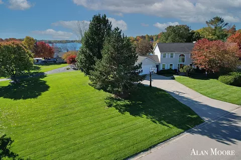 6574 Gran Via, Rockford, MI 49341