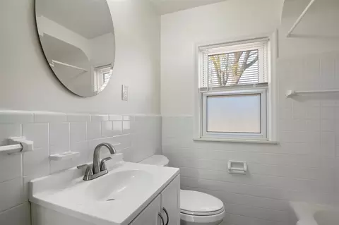 Bath - 5854 Syracuse, Taylor, MI 48180 photo 1 of 2