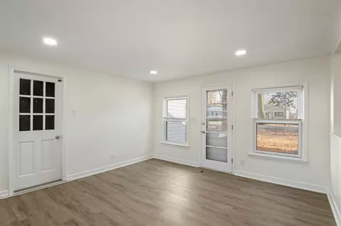 Living - 5854 Syracuse, Taylor, MI 48180 photo 5 of 7