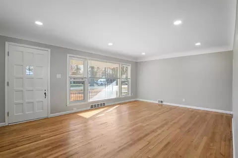 Living - 5854 Syracuse, Taylor, MI 48180 photo 2 of 7
