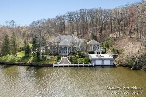 7635 Sandy Holw, Alto, MI 49302