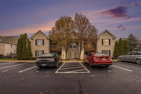 3042 W Crystal Waters #8, Holland, MI 49424