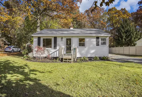 14676 154th Ave, Grand Haven, MI 49417