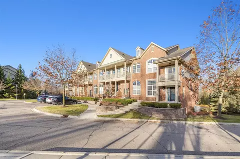 166 Clubhouse, Walled Lake, MI 48390