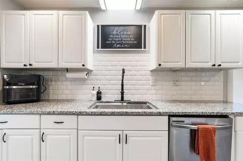 Kitchen - 840 Springcrest, Jackson, MI 49203 photo 4 of 4