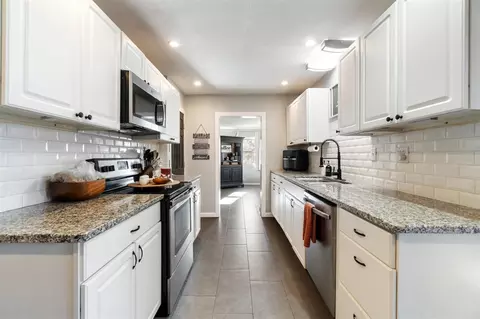 Kitchen - 840 Springcrest, Jackson, MI 49203 photo 1 of 4