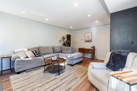 Living - 840 Springcrest, Jackson, MI 49203 photo 3 of 4