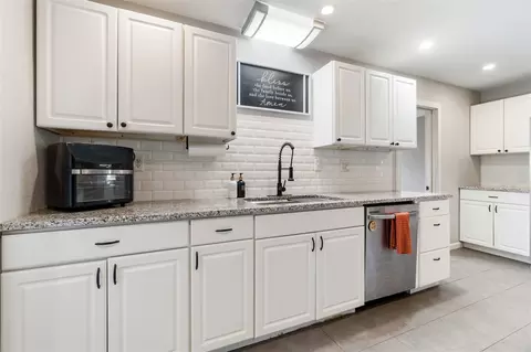 Kitchen - 840 Springcrest, Jackson, MI 49203 photo 3 of 4