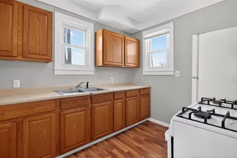 Entry Way - 106 N Dwight, Jackson, MI 49202 photo 2 of 5
