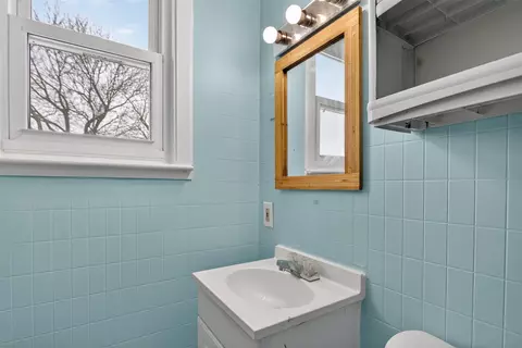 Bath - 106 N Dwight, Jackson, MI 49202 photo 1 of 2