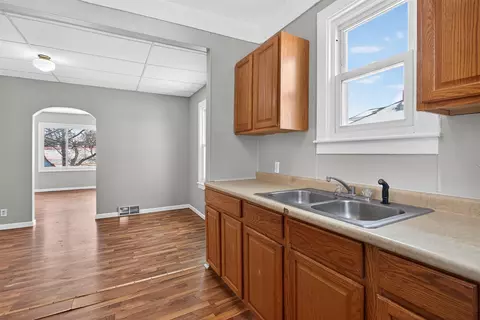 Entry Way - 106 N Dwight, Jackson, MI 49202 photo 3 of 5